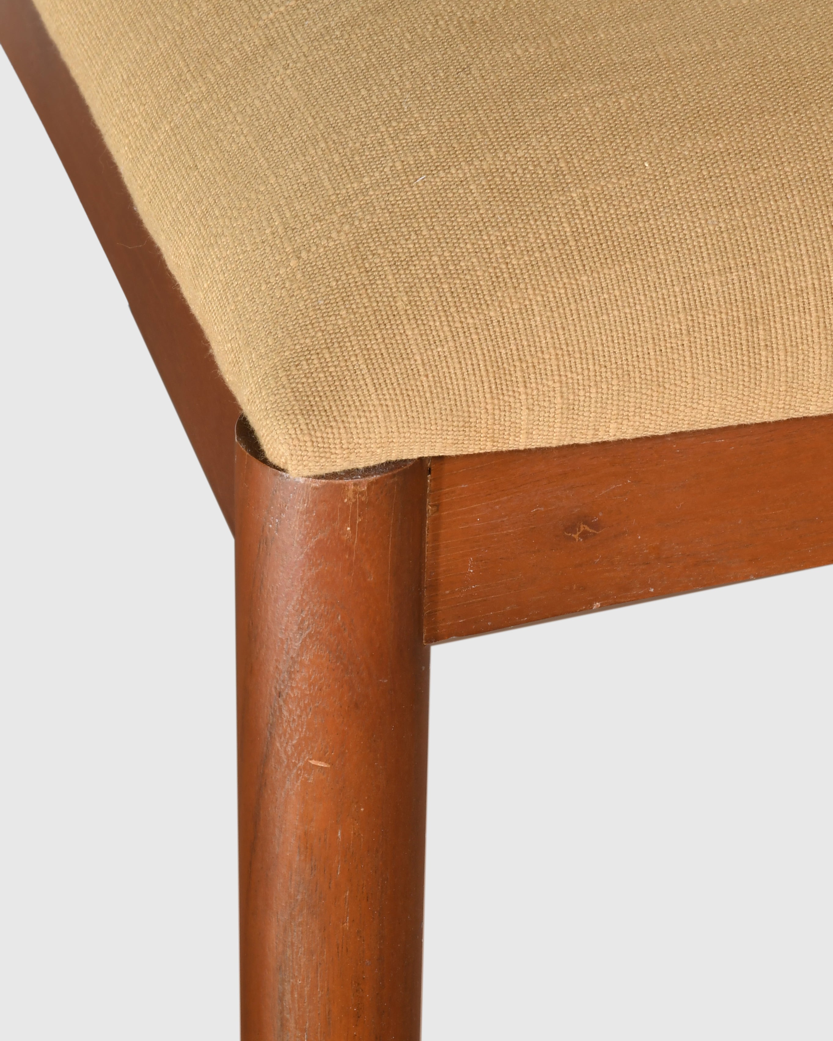 Aris Mid-Century Dining Chair