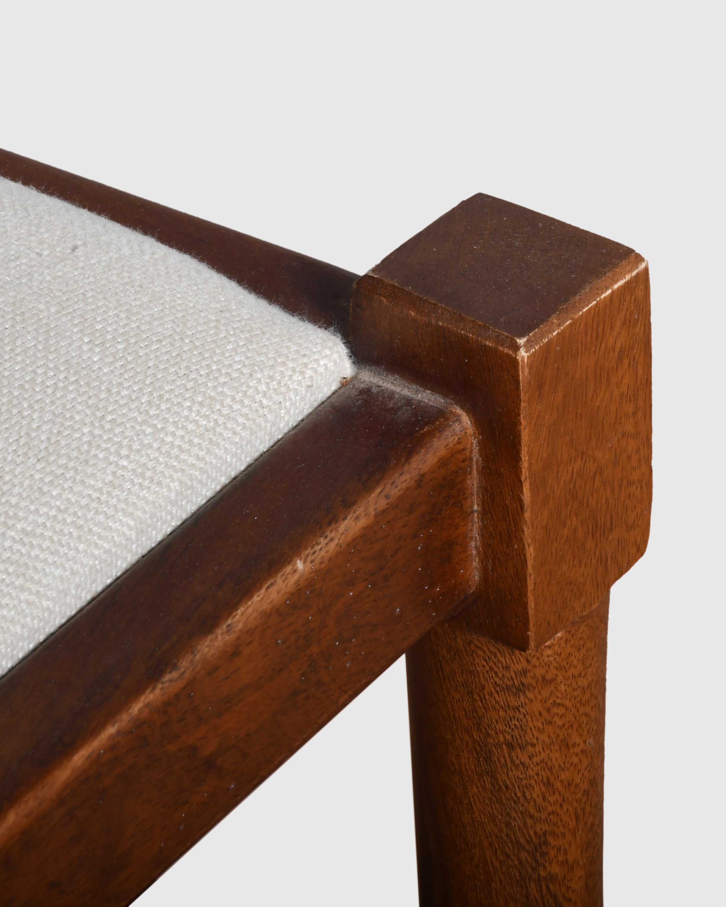 Arlo Classic Yoke Chair