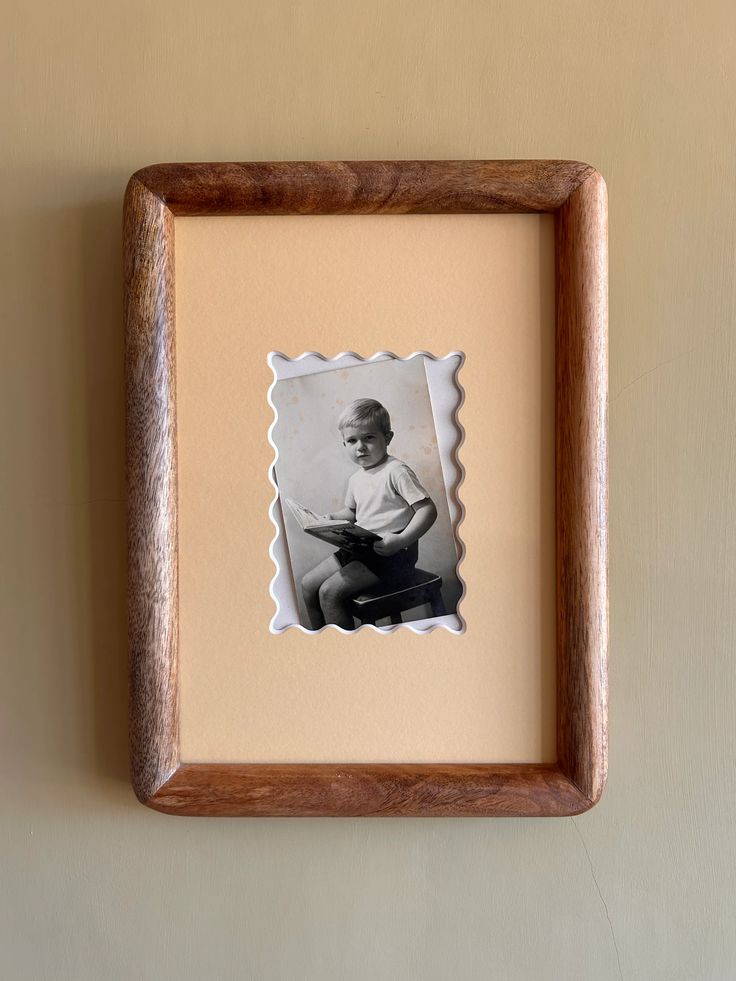 Solid Wood Wiggle-Cut Photo Frame